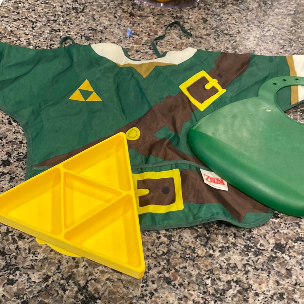 Matching Bumkins legend of zelda bib and plate set 3pc